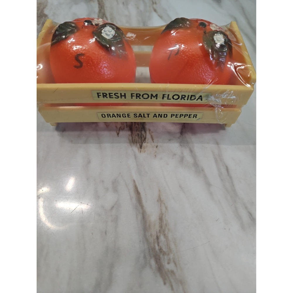 Vintage Salt & Pepper Shakers Florida souvenir oranges in crate sealed Shaker